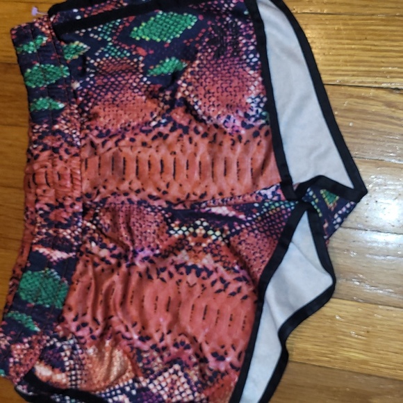 Adidas XS 3 stripe limited edition Shorts - Picture 2 of 6